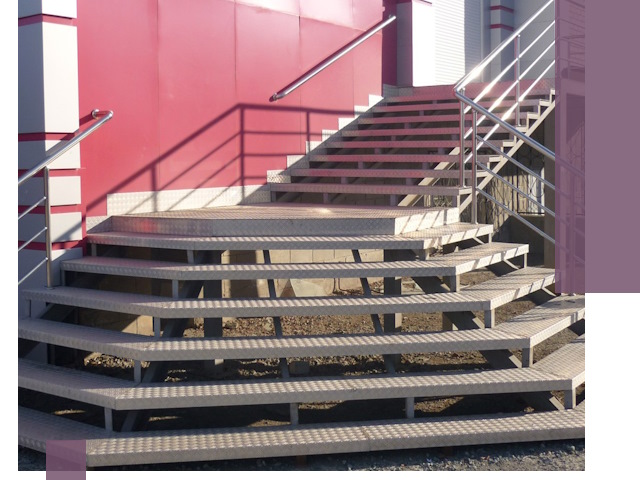 Лестницы для магазина в Костроме — изготовление и монтаж