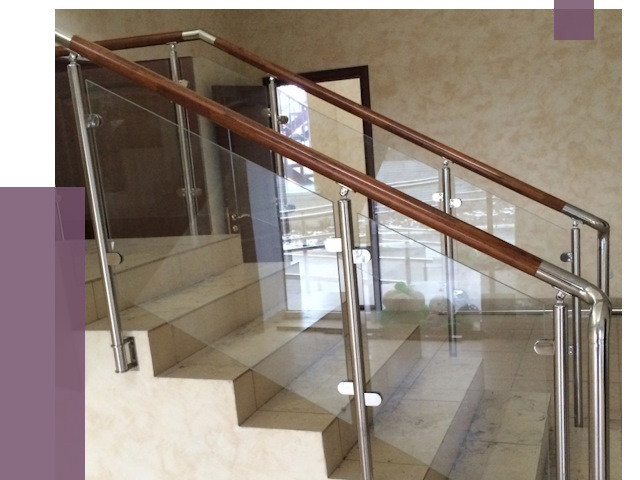 Комбинированные перила из металла и дерева в Костроме